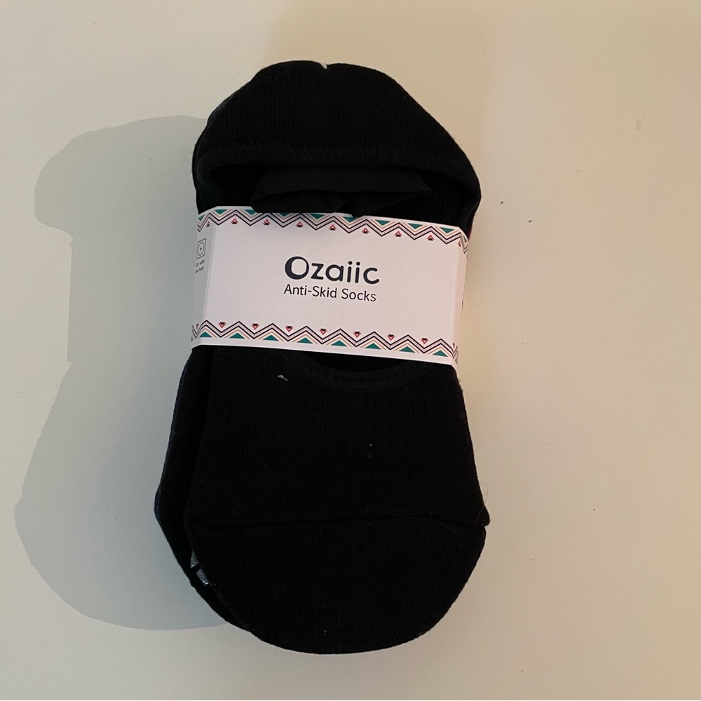 4 pairs of Ozaiic Anti-Skid Ballet Inspired Yoga Socks